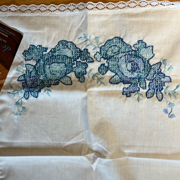 Table Runner with Blue Embroidery. Handmade. Dresser scarf. Blue white. New - Picture 3 of 5